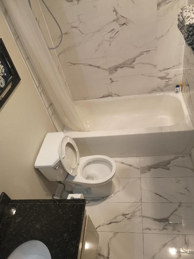 Lakeside Private Suite-Queen Bed Room Tottenham 외부 사진
